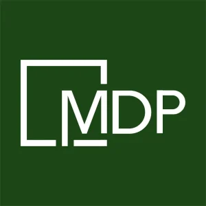 Logo nhận diện thương hiệu MDP Land màu trắng trên nền xanh lá đậm đại diện mảng bất động sản